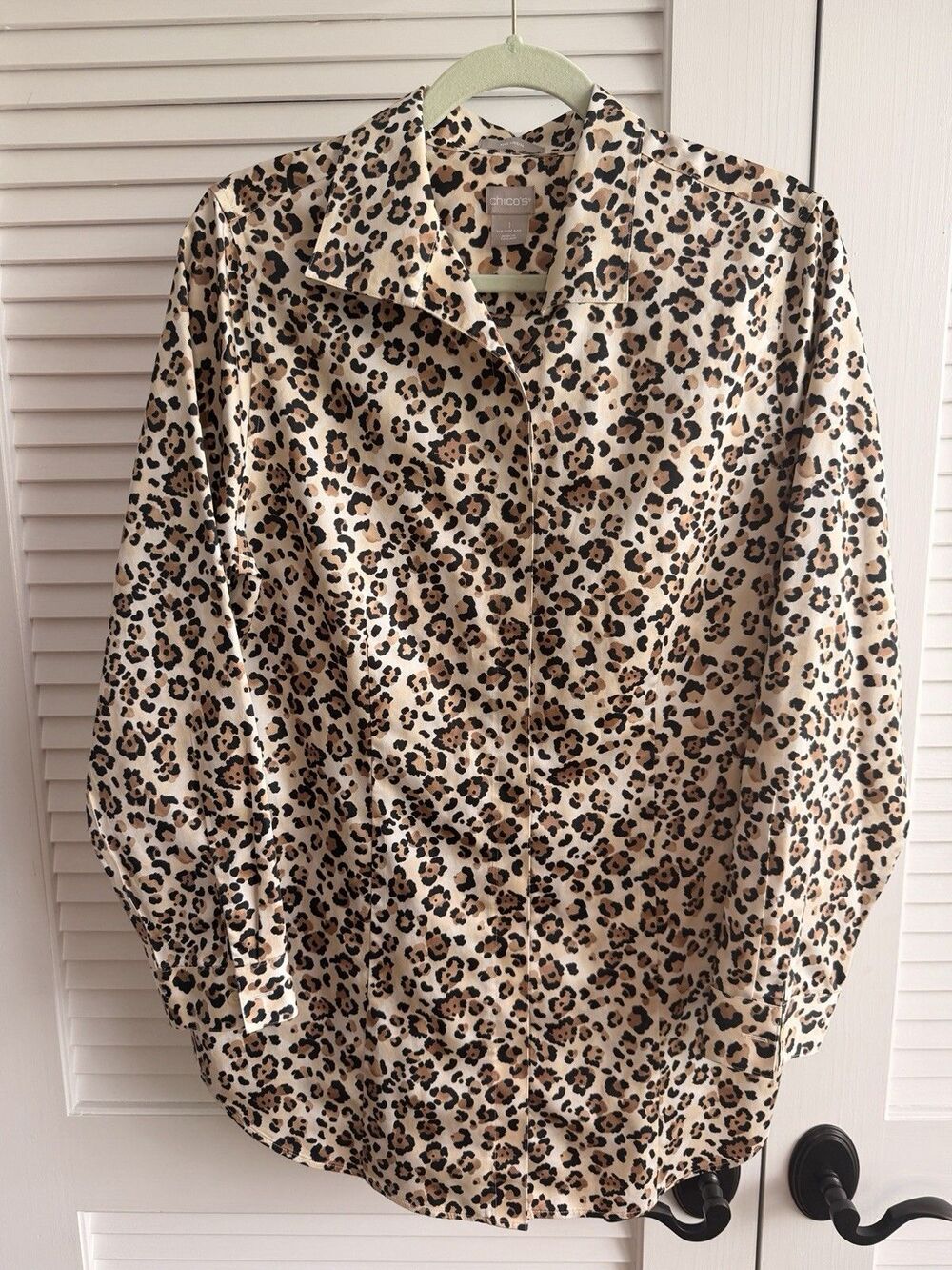 Chico's Leopard Print Tunic Shirt Size 1 100% Cotton Button Front Animal